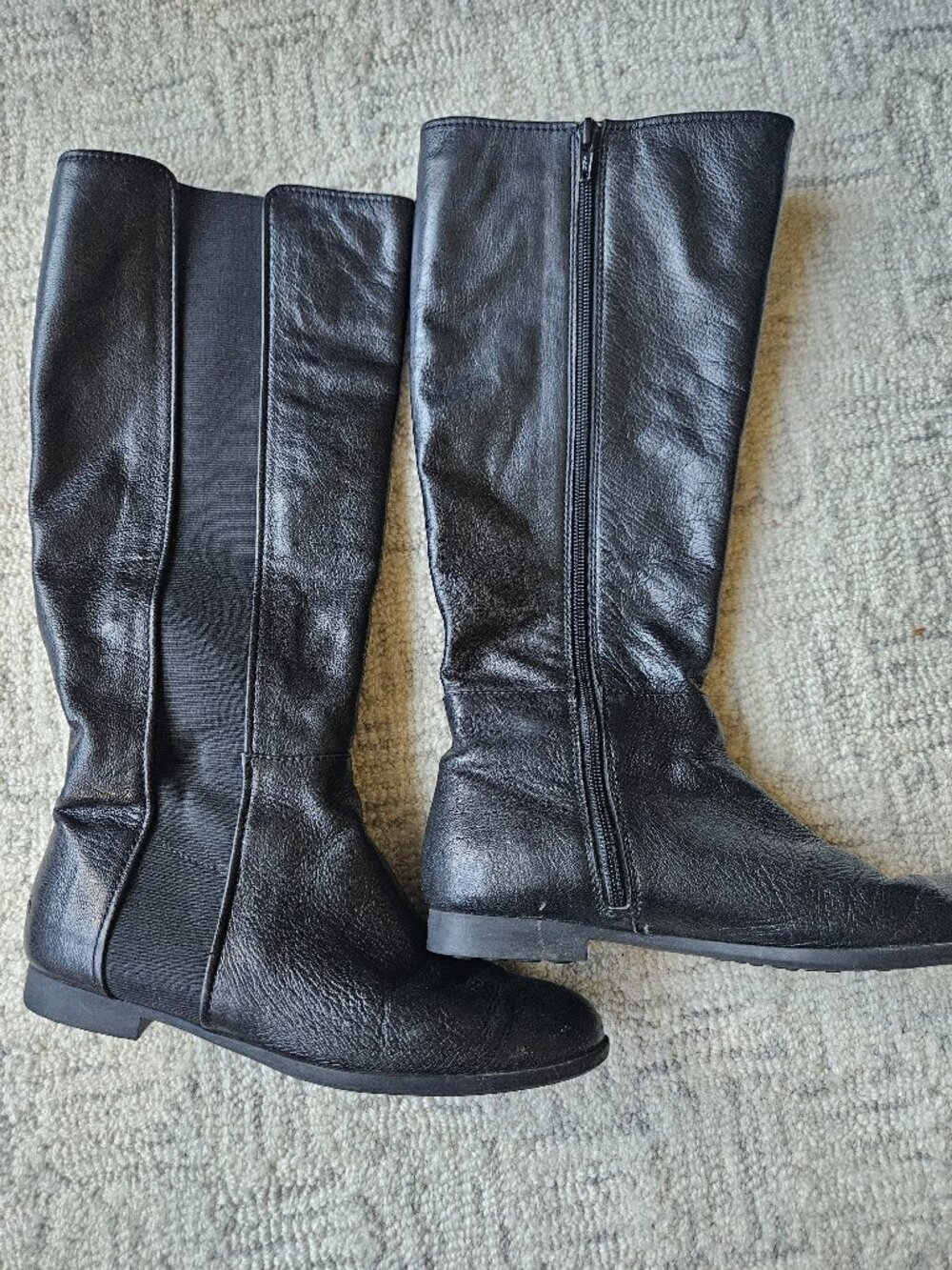 Sofft black leather tall flat women's boots with zip close sz 7